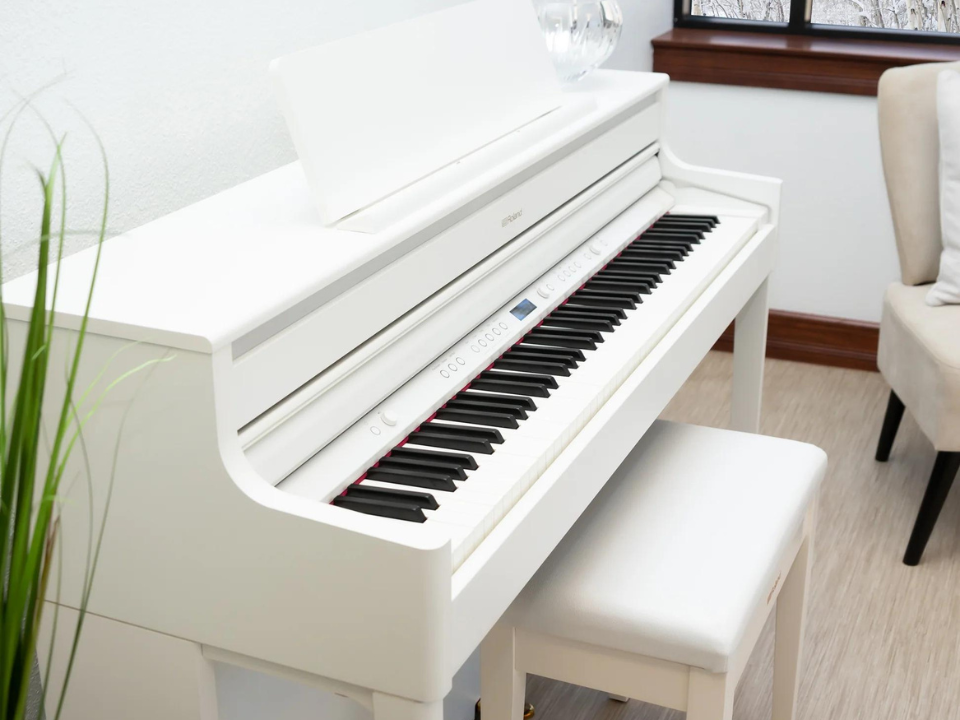 ROLAND HP-704 WH - Góc nhìn thực tế 6